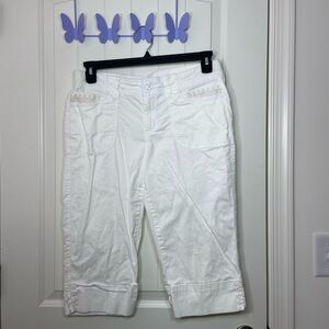 Gloria Vanderbilt women’s white all around slimming‎ effect embroidered capris